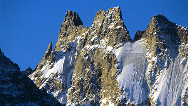 В Кабардино-Балкарии приостановили поиски сорвавшегося альпиниста