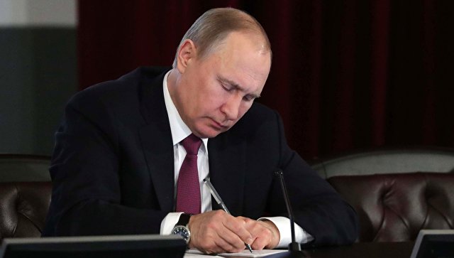 Путин подписал закон, разрешающий владельцам оружия снаряжать патроны