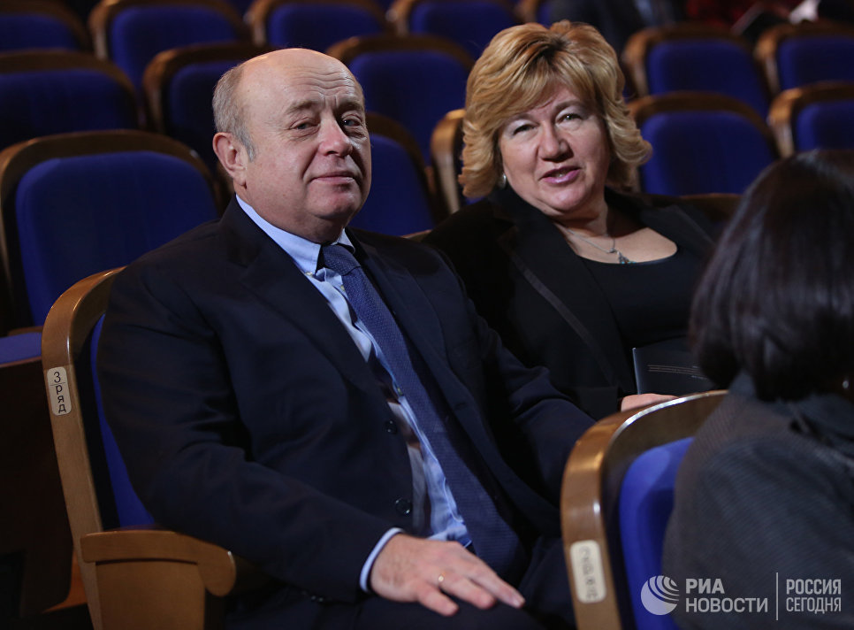 В Саратове в День семьи прошла массовая регистрация браков