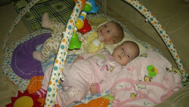 "Меняйте обратно". Как в роддомах путают детей