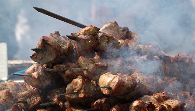 Роскачество рассказало, можно ли покупать шашлык в магазинах
