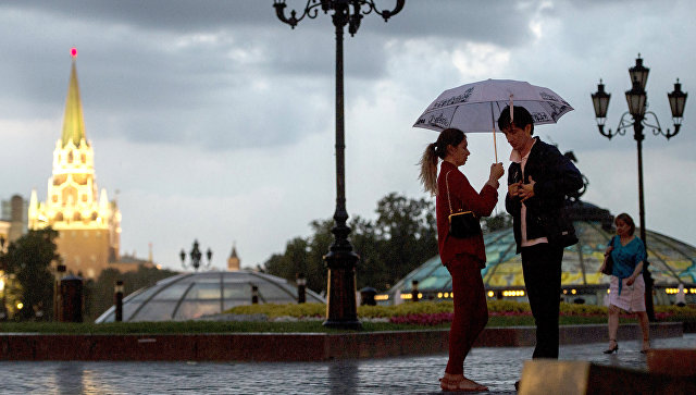 МЧС предупредило о грозе и сильном ветре в Москве в воскресенье