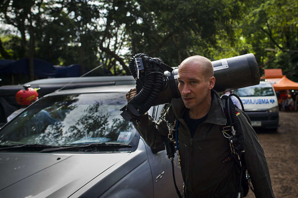 Четверых спасенных из тайской пещеры детей доставили в больницу