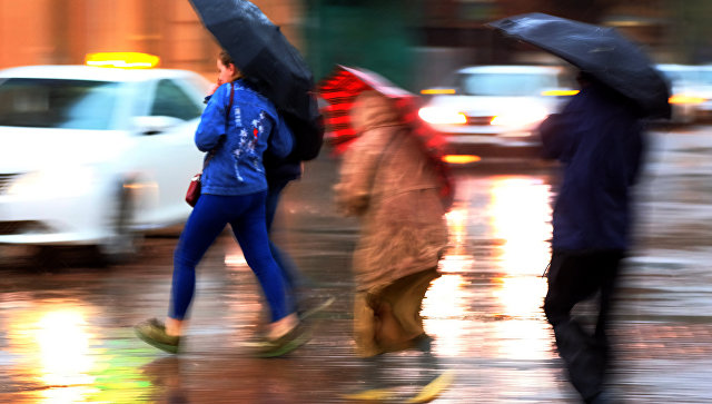Ливни, грозы и сильный ветер сбавят жару в Москве в среду