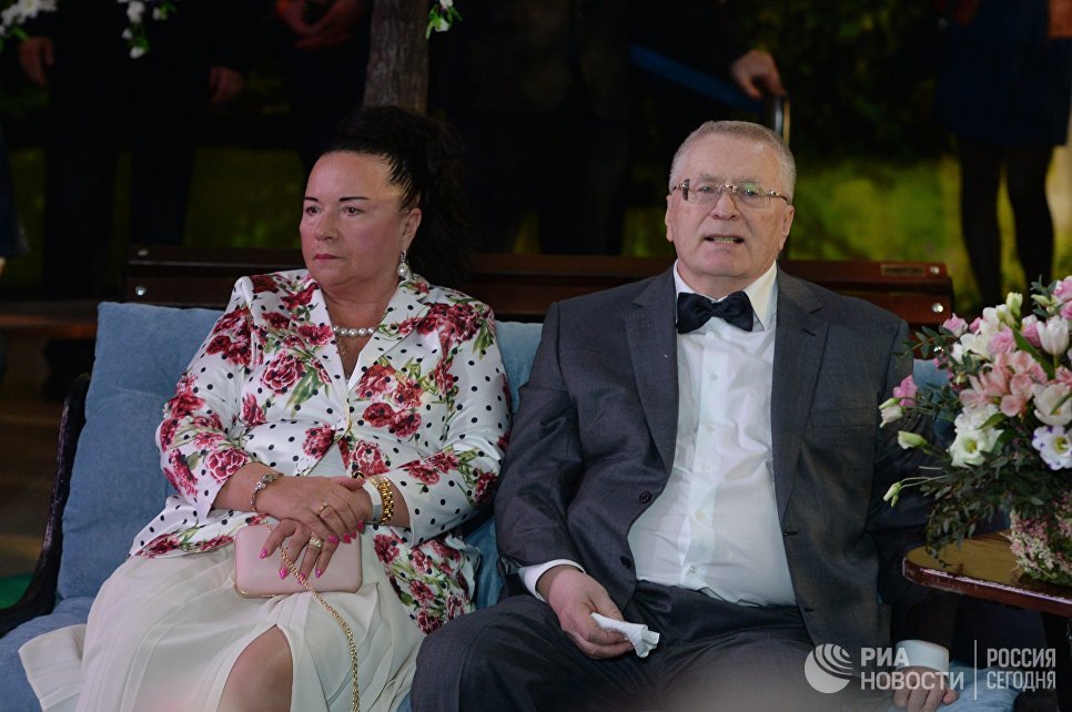 В Саратове в День семьи прошла массовая регистрация браков