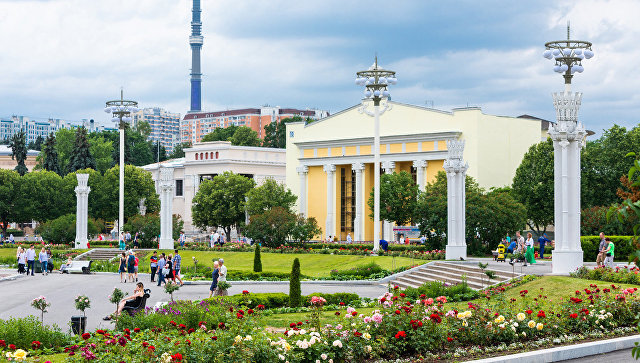 В Москве на ВДНХ открыли круглосуточную читальню