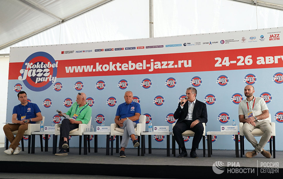 "Это наш дом": волонтеры фестиваля Koktebel Jazz Party провели субботник