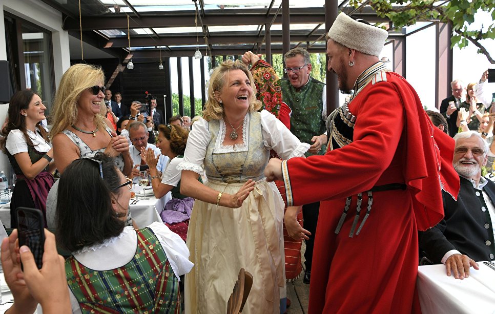 В Сети появилось видео тоста Путина на свадьбе главы МИД Австрии