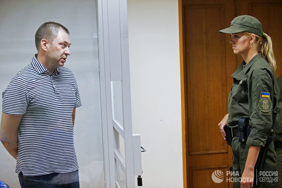 "Заложник у преступников против человечности". Эксперты о деле Вышинского