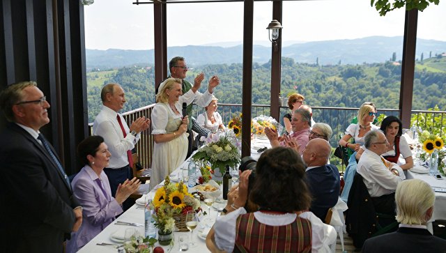 Опубликовано видео тоста Путина на свадьбе главы МИД Австрии