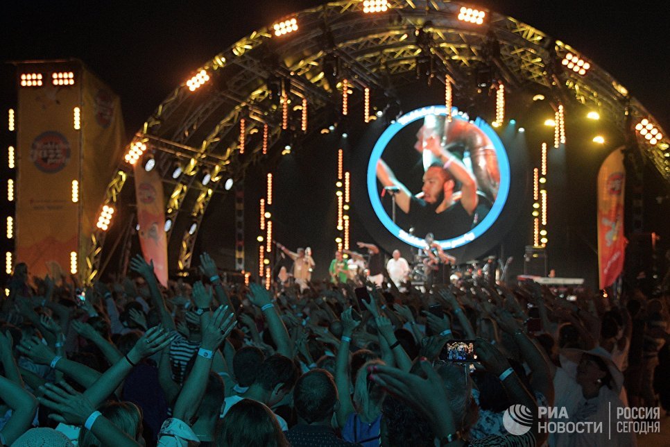 "Это наш дом": волонтеры фестиваля Koktebel Jazz Party провели субботник