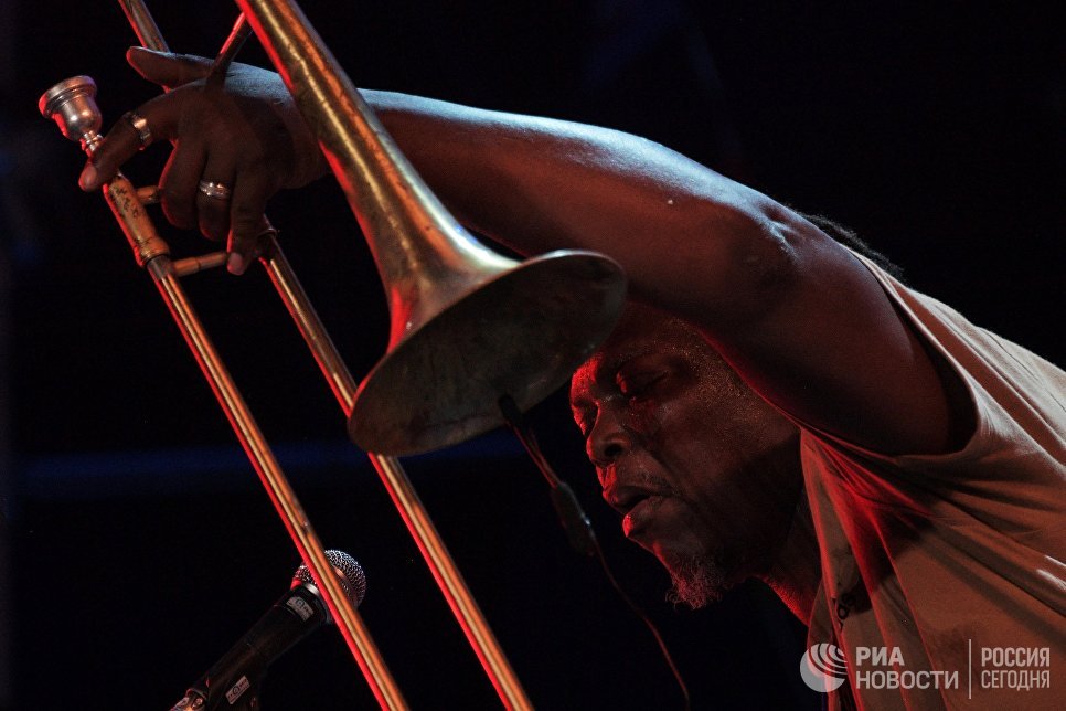 "Это наш дом": волонтеры фестиваля Koktebel Jazz Party провели субботник