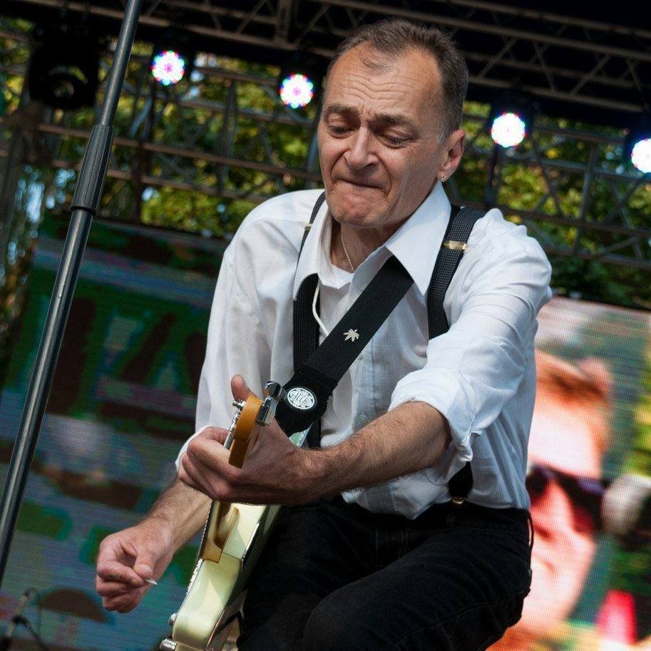 Русские "неграждане" ими и останутся. Из принципа