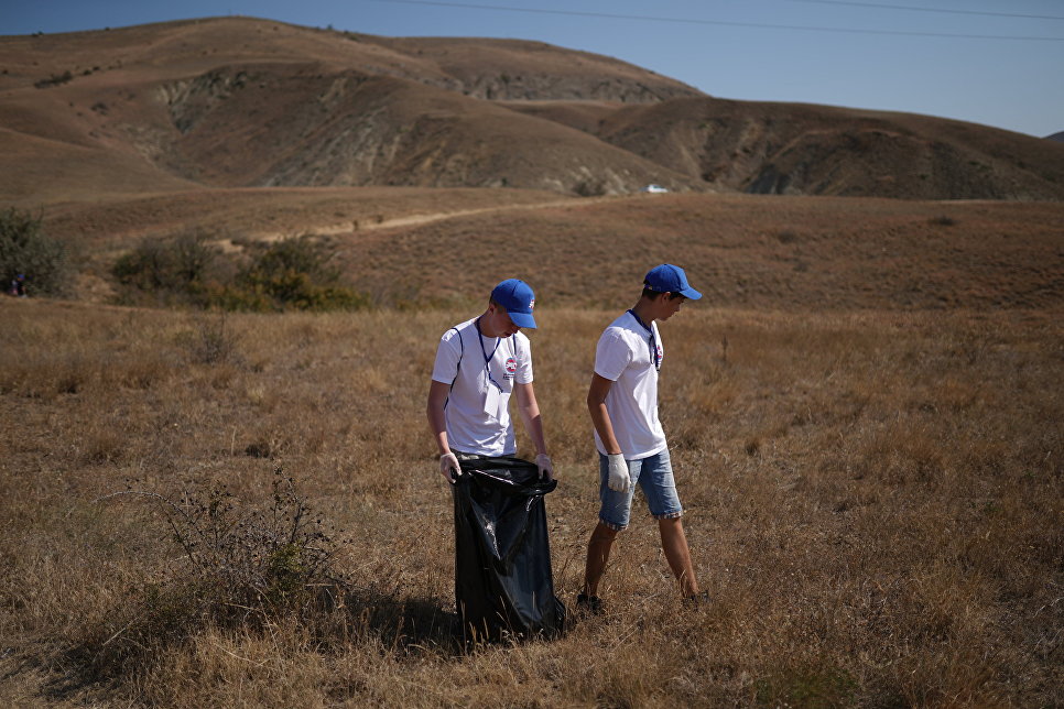"Это наш дом": волонтеры фестиваля Koktebel Jazz Party провели субботник