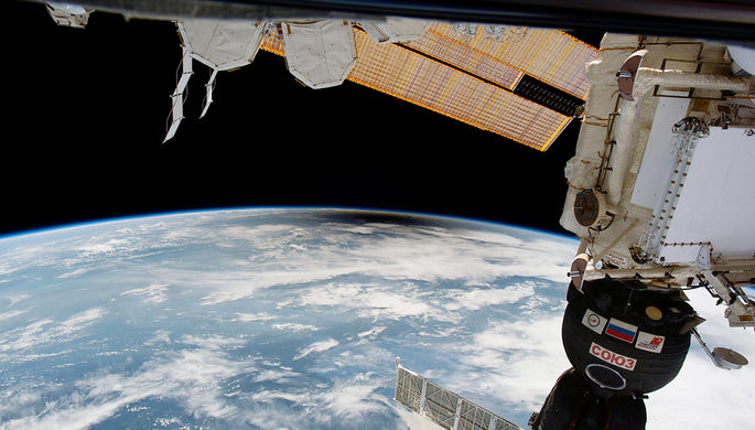 Российские космонавты с МКС вышли в открытый космос