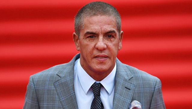 Окатил водой и убежал. Брат Сами Насери отказался общаться с журналистами