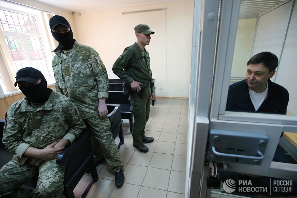 "Заложник у преступников против человечности". Эксперты о деле Вышинского