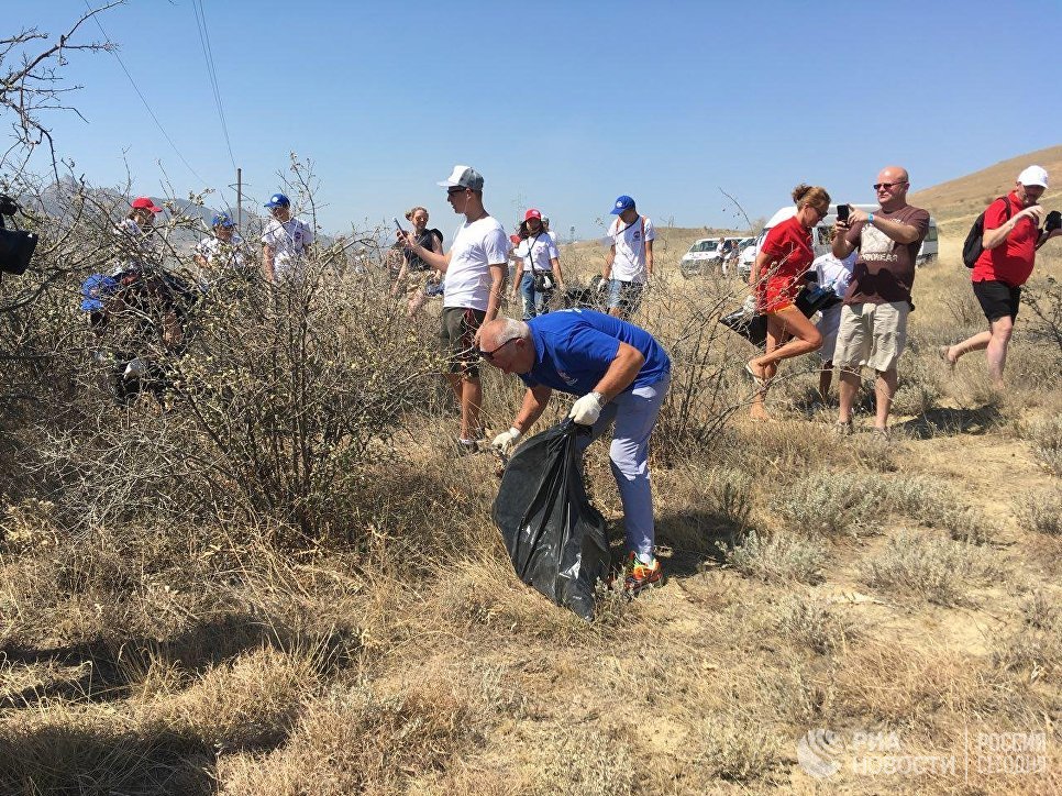 "Это наш дом": волонтеры фестиваля Koktebel Jazz Party провели субботник