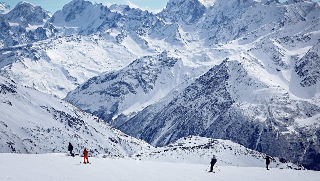 Один из пострадавших от удара молнии на Эльбрусе альпинистов погиб