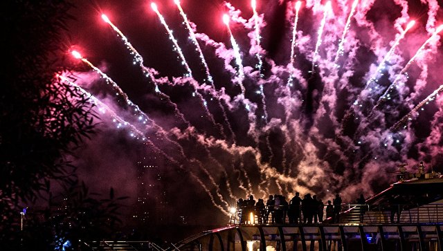 Команда из США лидирует после первого дня фестиваля фейерверков в Москве