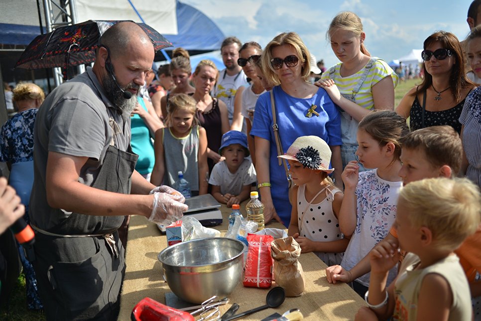 Лучше, чем в Европе: российский сыр изумил гостей фестиваля в Подмосковье