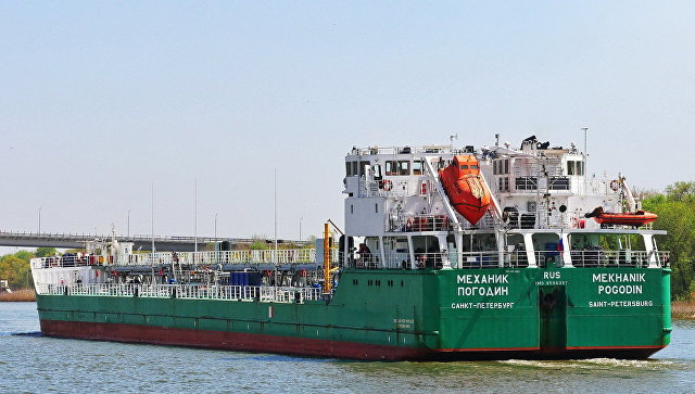 Экипаж "Механика Погодина" пресек третью попытку проникновения на судно