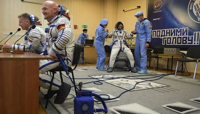 Роскосмос представил новых космонавтов