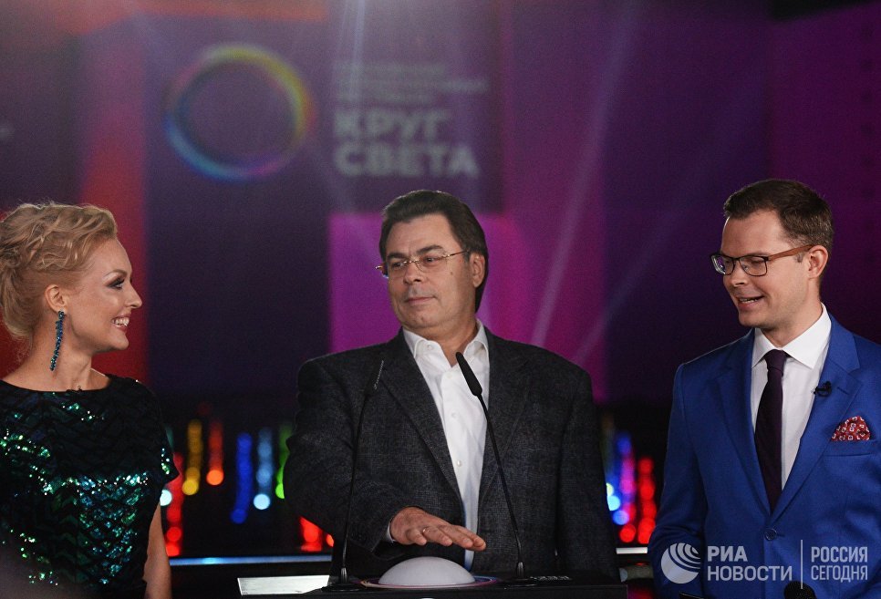 "Мы к вам заехали на час": в Москве открылся фестиваль "Круг света"