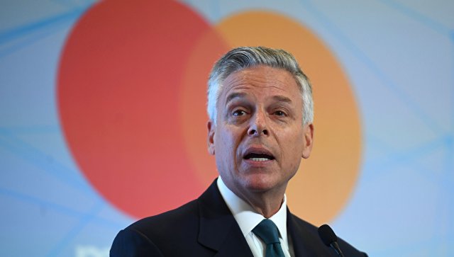 Хантсман отметил годовщину пребывания в Москве концертом