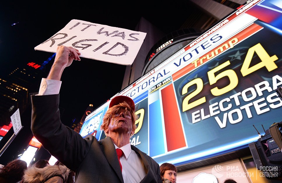 "Сумасшедший" Белый дом. Кто и зачем пугает мир Трампом