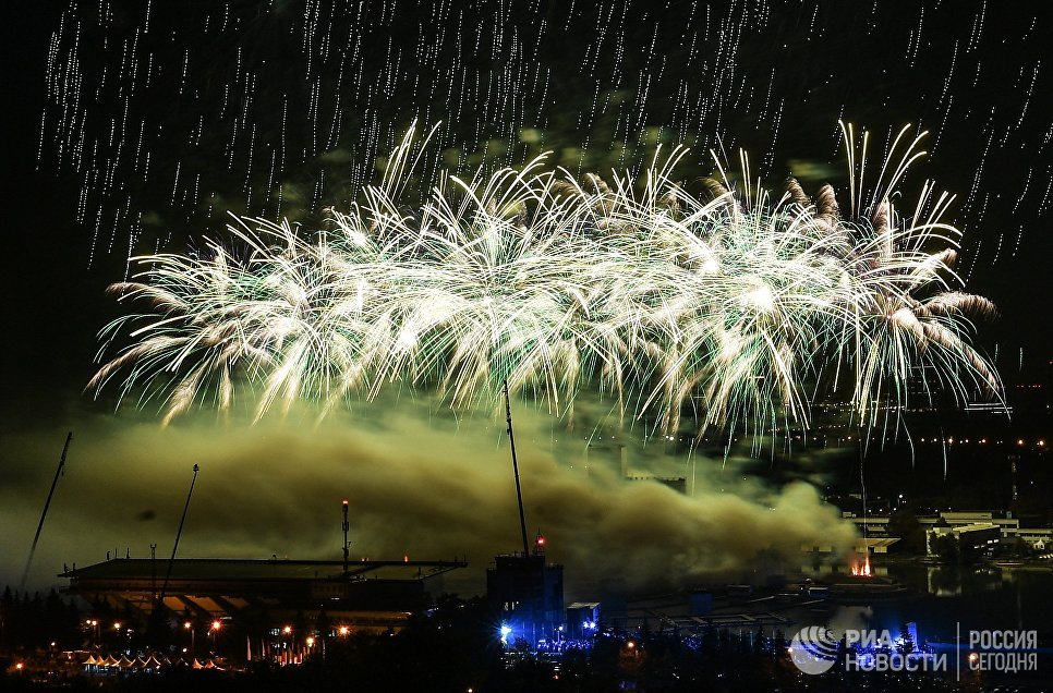 "Мы к вам заехали на час": в Москве открылся фестиваль "Круг света"