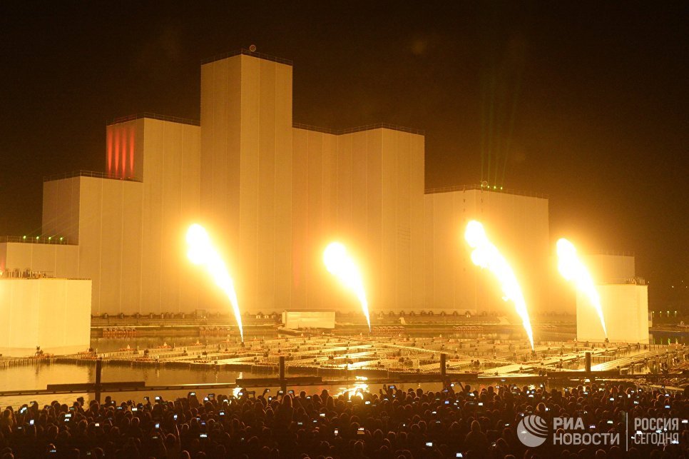 "Мы к вам заехали на час": в Москве открылся фестиваль "Круг света"