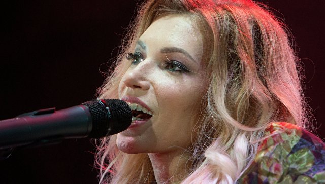 Певица Юлия Самойлова собралась эмигрировать из России