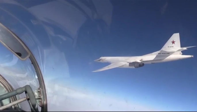 Минобороны: два Ту-160 провели учения в Средиземном море