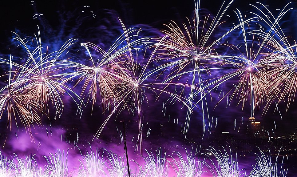 "Мы к вам заехали на час": в Москве открылся фестиваль "Круг света"