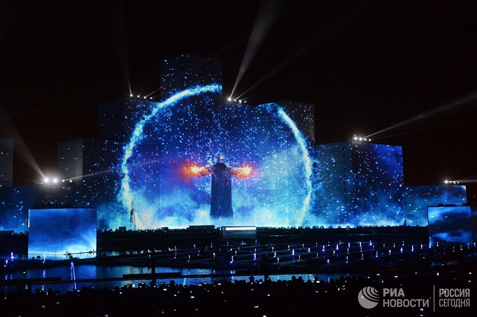 "Мы к вам заехали на час": в Москве открылся фестиваль "Круг света"