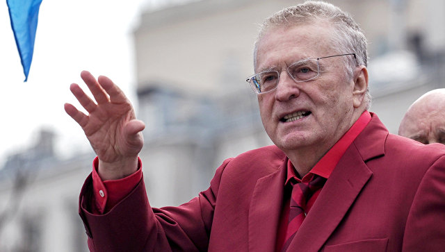 Жириновский предложил ускорить выдачу гражданства этническим русским