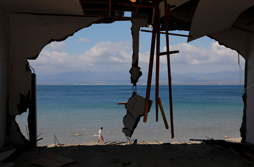 Снятое со спутника разрушение двух районов в Индонезии показали на видео