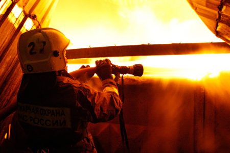 В Екатеринбурге локализовали пожар в жилой многоэтажке