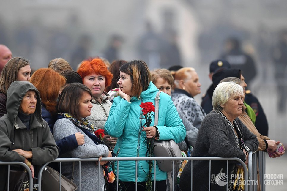 На Центральном кладбище Керчи прошли похороны девяти погибших при стрельбе