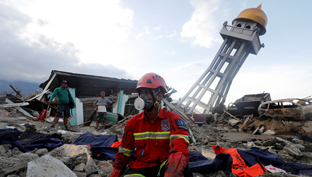 В Индонезии более 150 тысяч человек могут оставаться под завалами