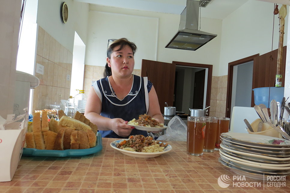 На собственном горбу: как верблюды спасли астраханское село от вымирания