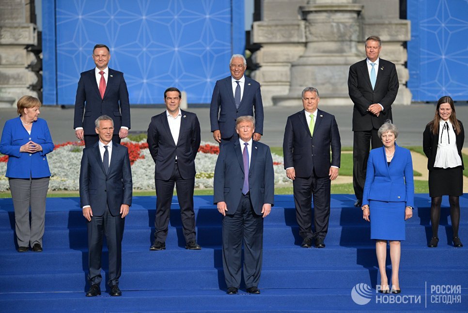 Он упал со смеху. Президента Польши раскритиковали за шутку над Трампом