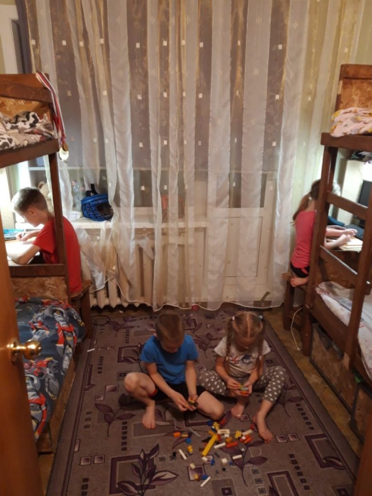 Матери пятерых отказали в статусе многодетной из-за родов в другой стране