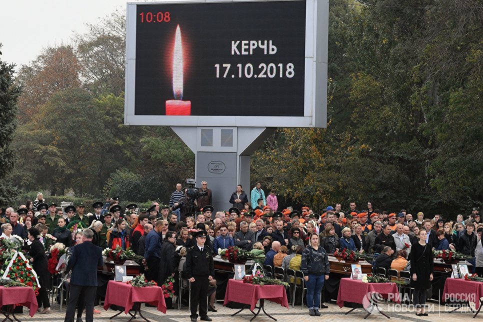 На Центральном кладбище Керчи прошли похороны девяти погибших при стрельбе