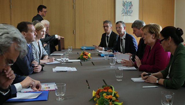 Медведев и Меркель обсудили "Северный поток &mdash; 2"