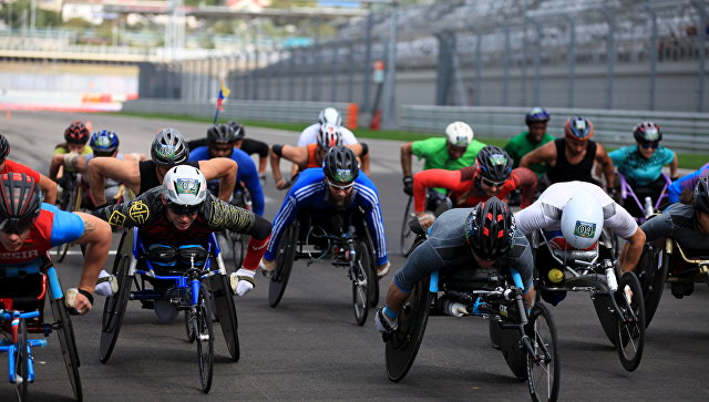 Не падать духом: в Сочи прошел полумарафон на инвалидных колясках