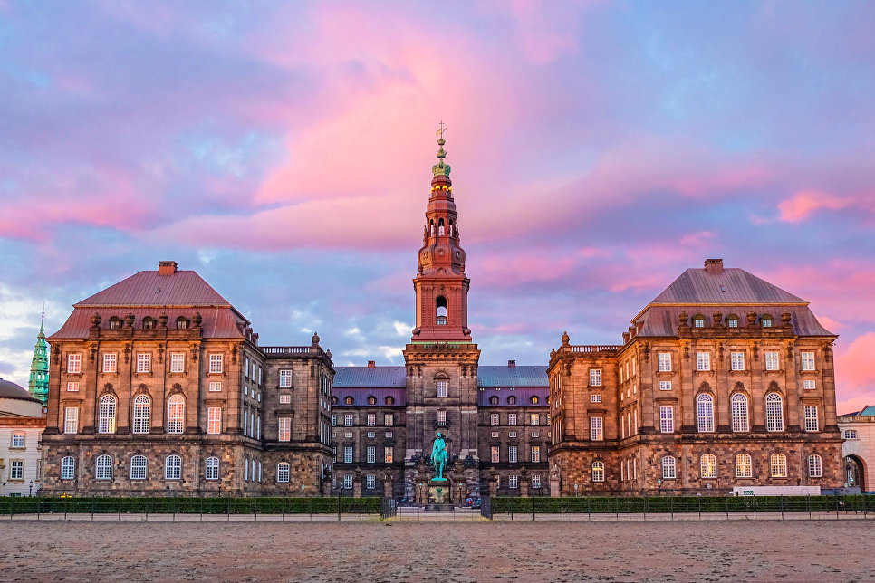 Обиделись из-за жирафа: Дания хочет дать отпор России