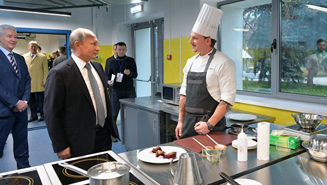 Путин посетил мастерские в центре "Техноград" на ВДНХ 