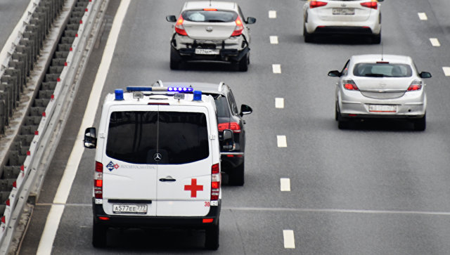 В Петербурге мужчина угрожал врачам "скорой" гранатой